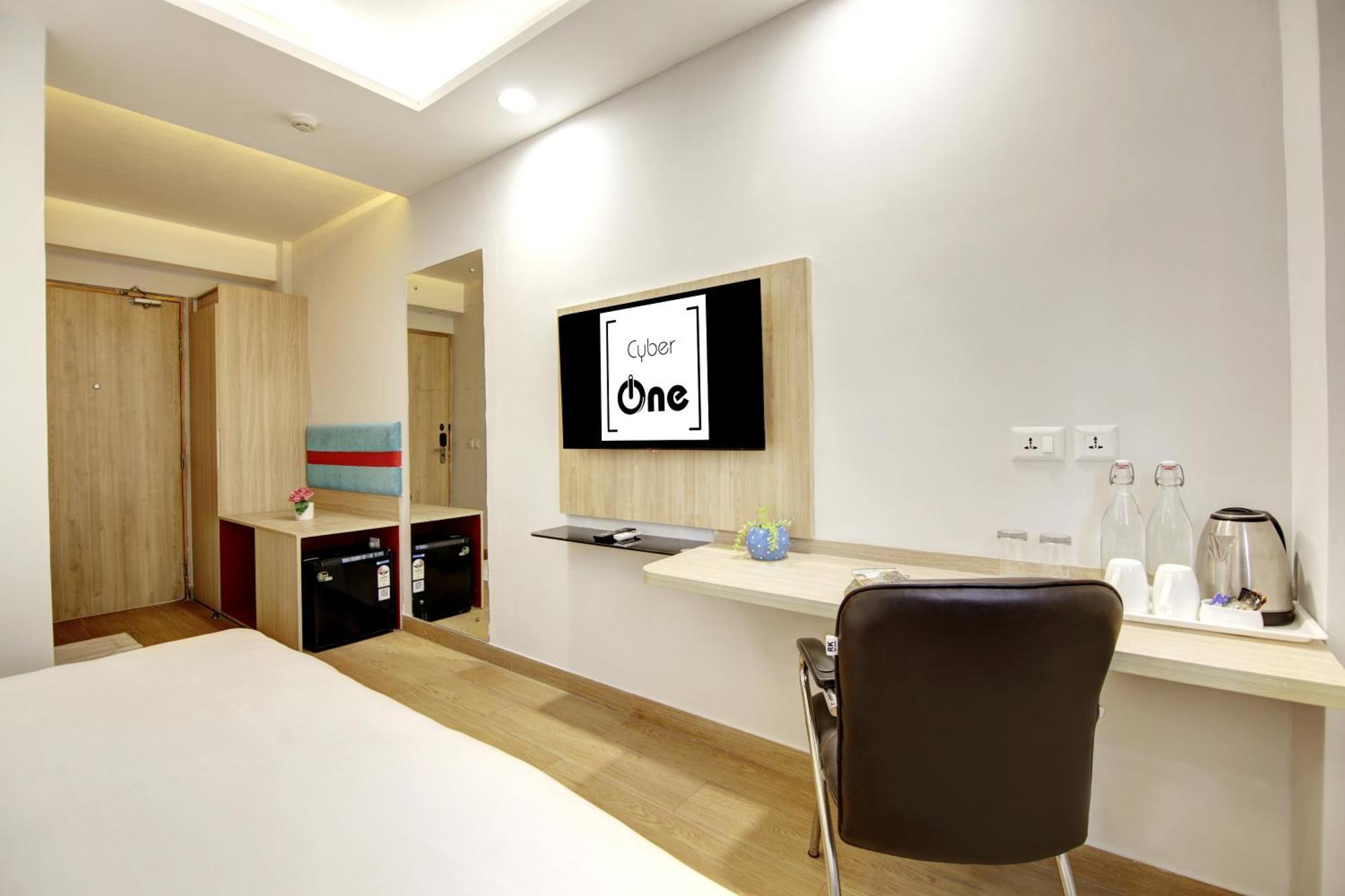 Flxho Cyber One - Hotel And Banquet Cyber City Gurgaon Esterno foto