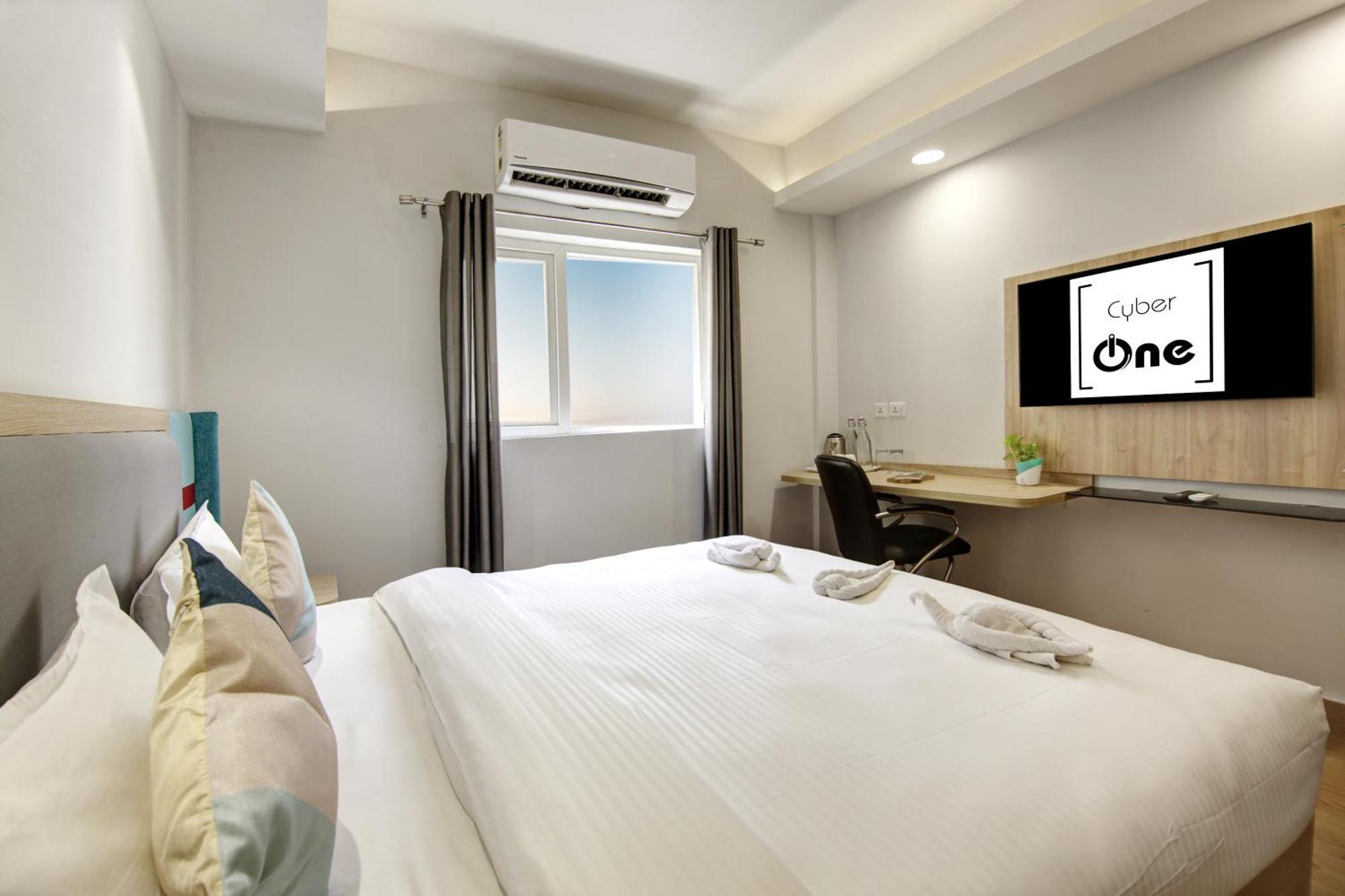 Flxho Cyber One - Hotel And Banquet Cyber City Gurgaon Esterno foto