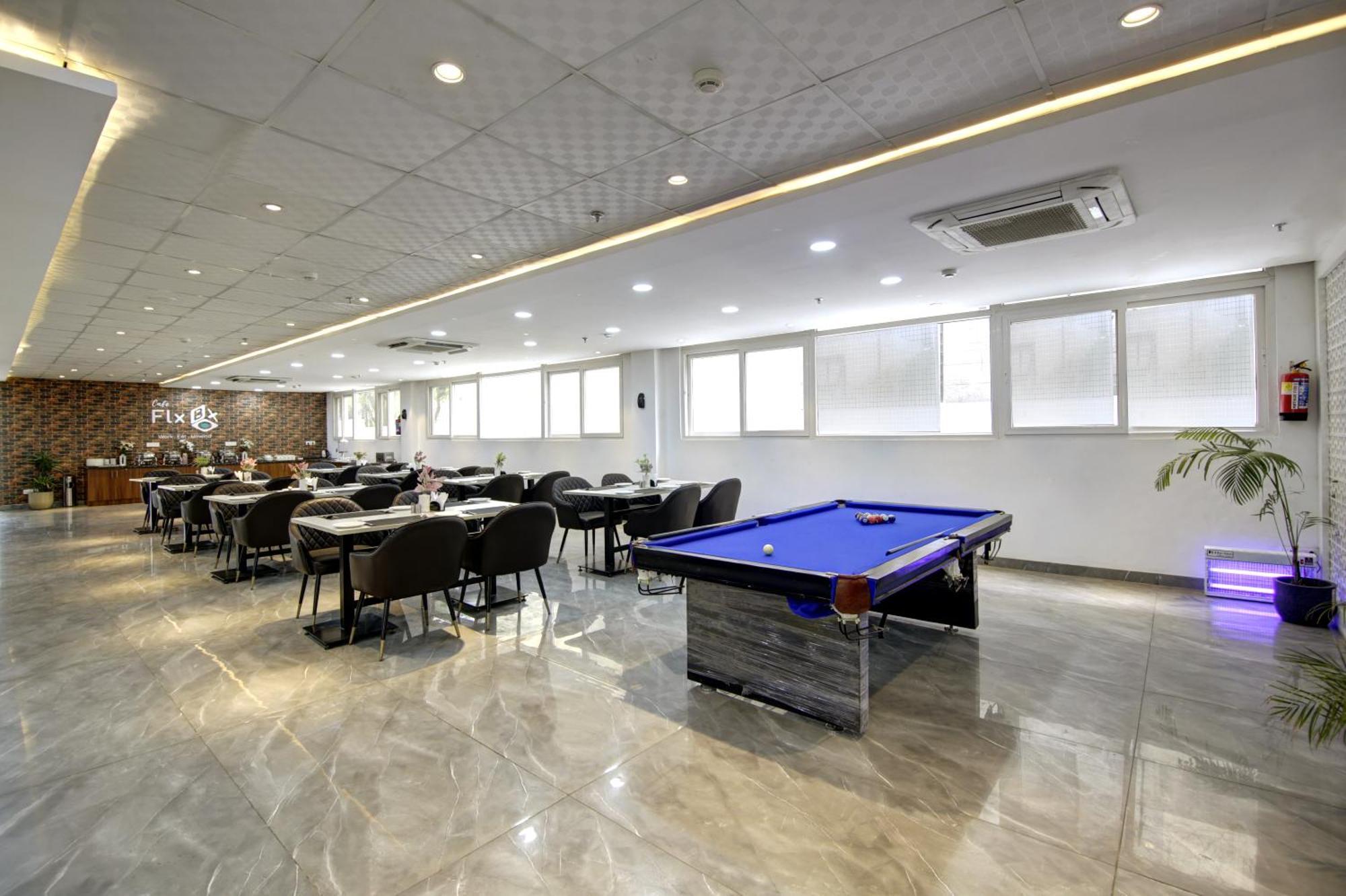 Flxho Cyber One - Hotel And Banquet Cyber City Gurgaon Esterno foto