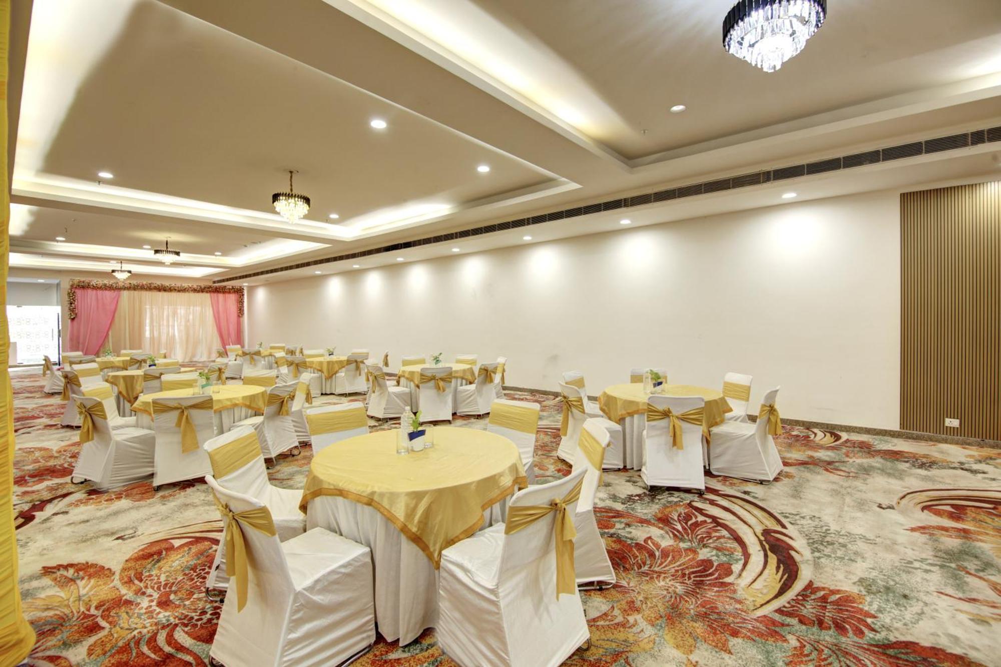 Flxho Cyber One - Hotel And Banquet Cyber City Gurgaon Esterno foto