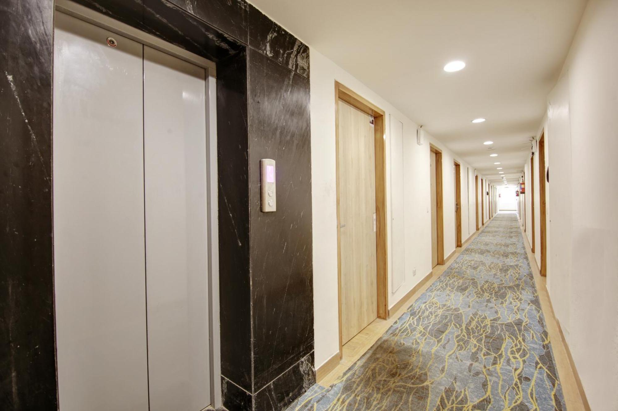 Flxho Cyber One - Hotel And Banquet Cyber City Gurgaon Esterno foto